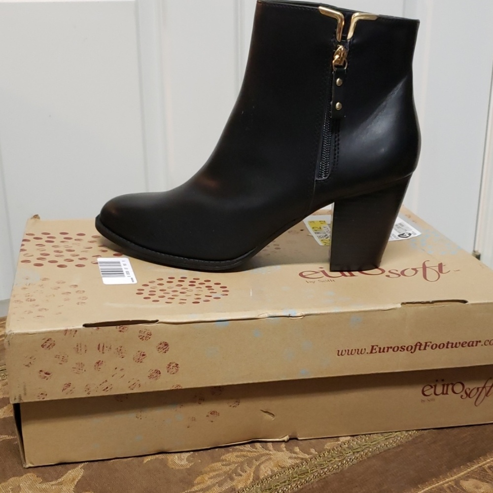 SOSIE  black leather ankle boot